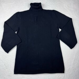 Chelsea & Theodore 100% Cashmere Turtleneck Sweater. 3/4 length sleeves. Size S